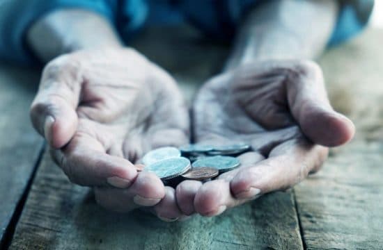 900 de lei și 1% de indexare nu le acoperă sărăcia