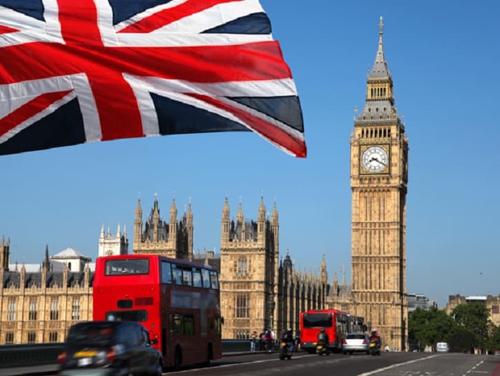 Marea Britanie va introduce taxe turistice