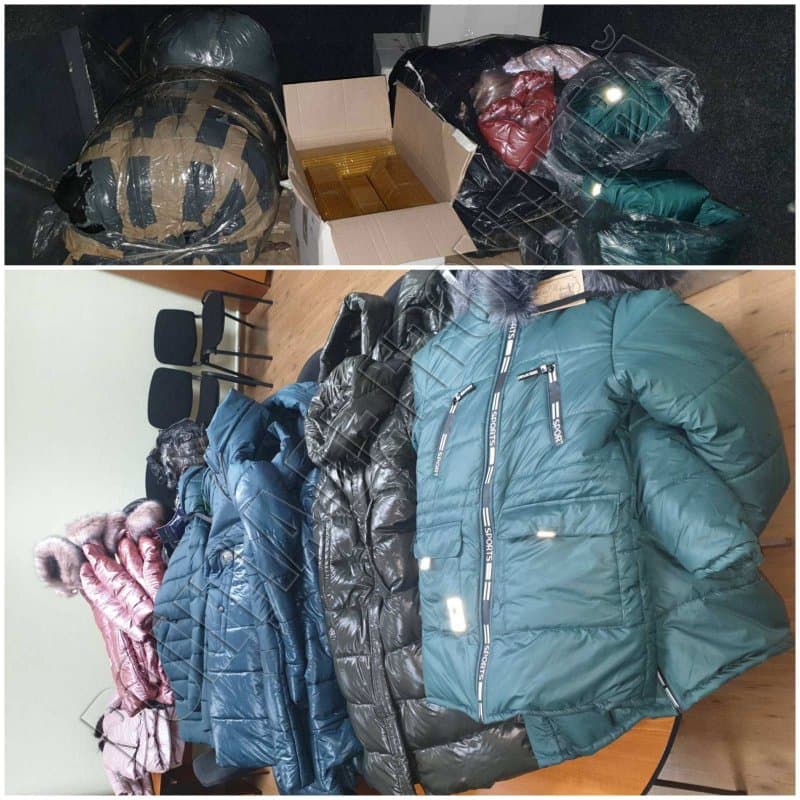 Țigări și haine de contrabandă, confiscate de polițiști
