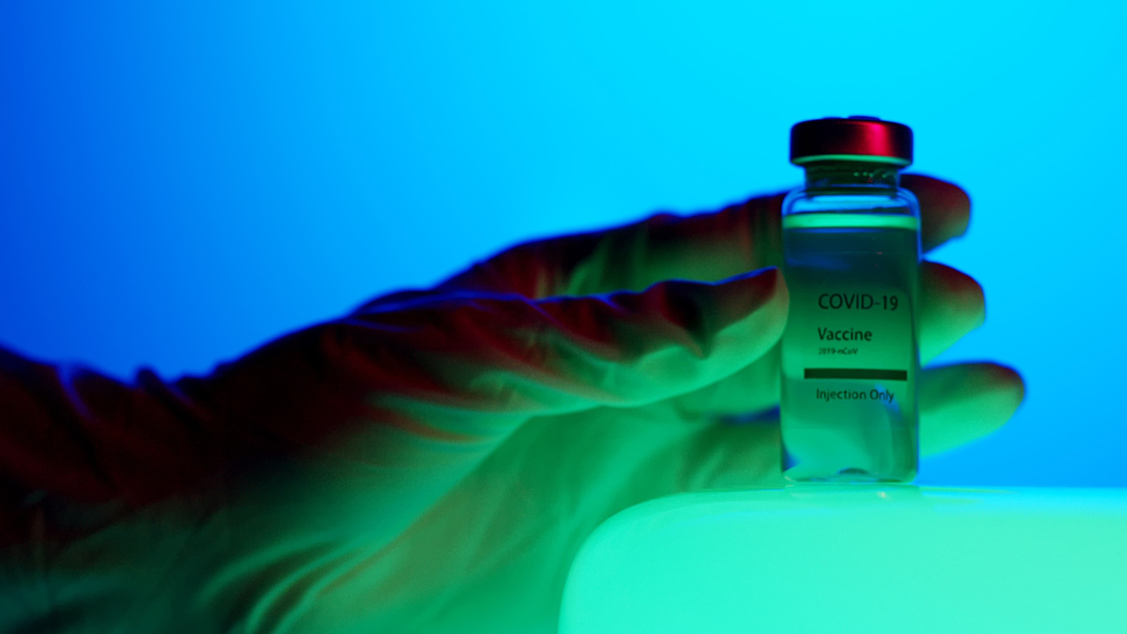 Actualități COVID: vaccinul AstraZeneca și blocări în Germania