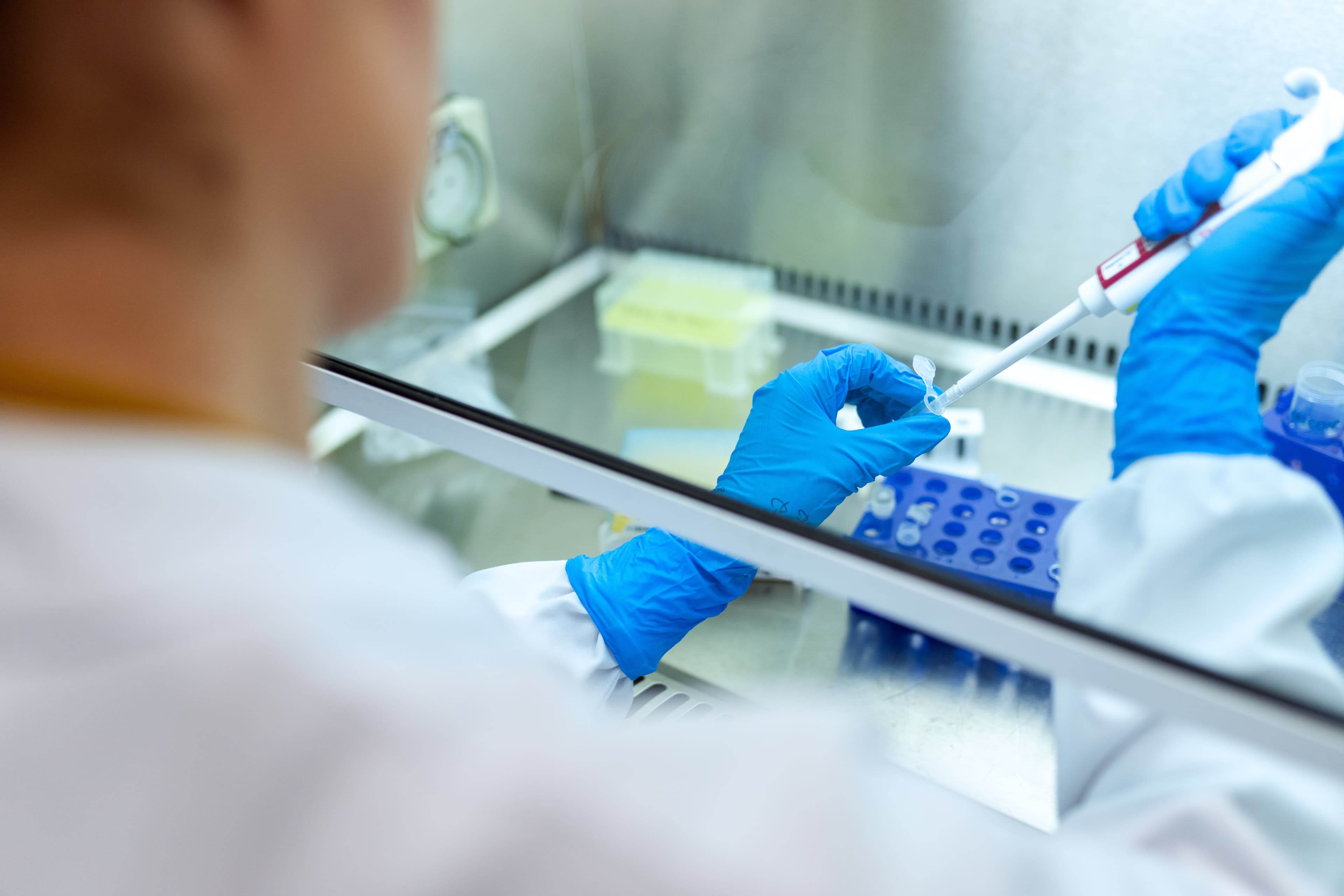 Actualități COVID: decesul crește în toată Europa, mutații coronavirus