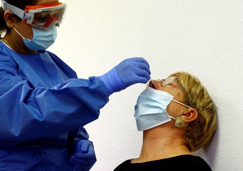 Actualități COVID: reinfectarea, remdesivir și blocare din cauza unei minciuni
