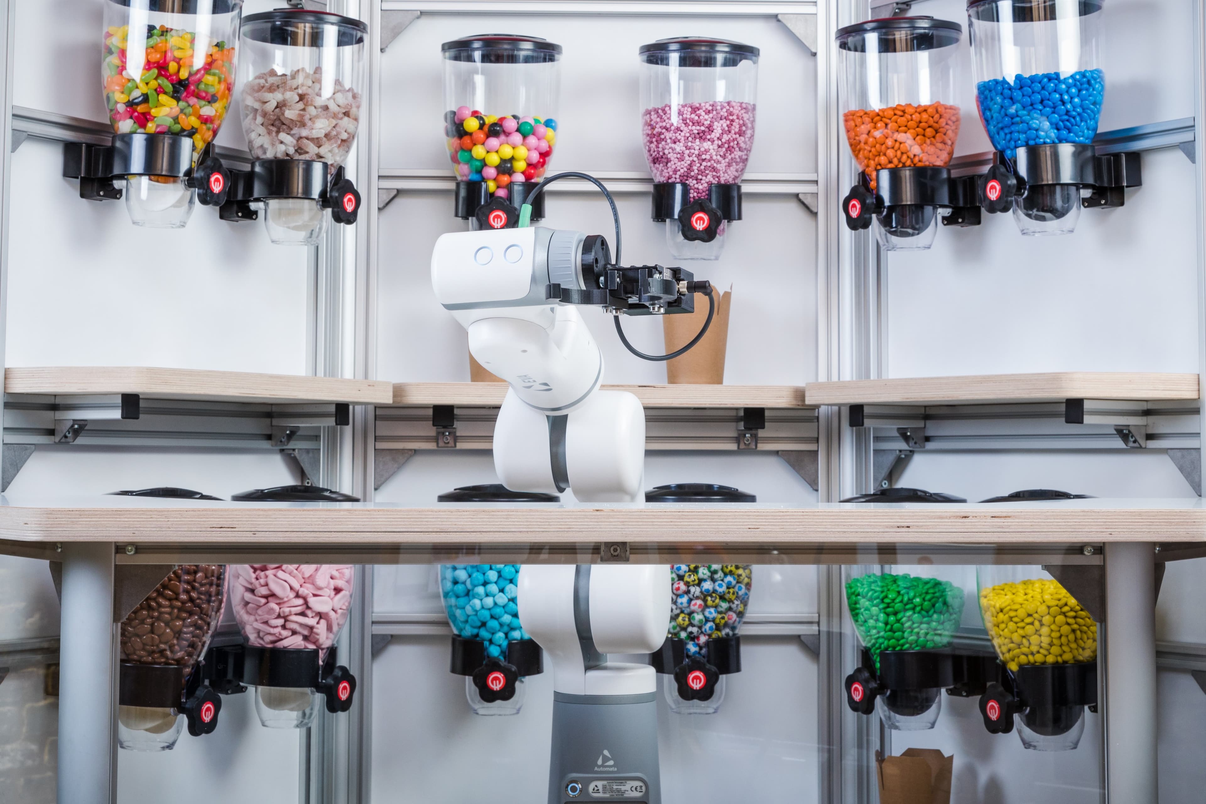 Robotică alimentară, startup-ul Karakuri dezvăluie cantina automată