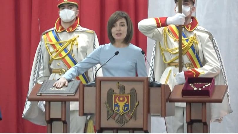 Pe jos, la Președinție