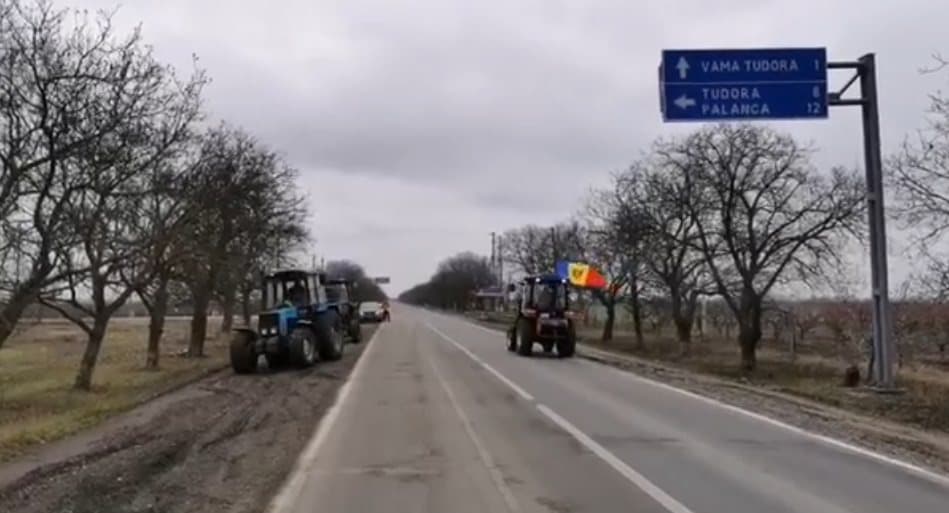 Fermierii de la Palanca și Tudora au pornit spre Parlament