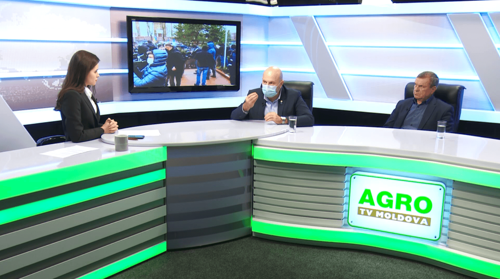 Actualitatea LA RAPORT – Tractoarele de pe scările Legislativului nu le-au adus bani agricultorilor