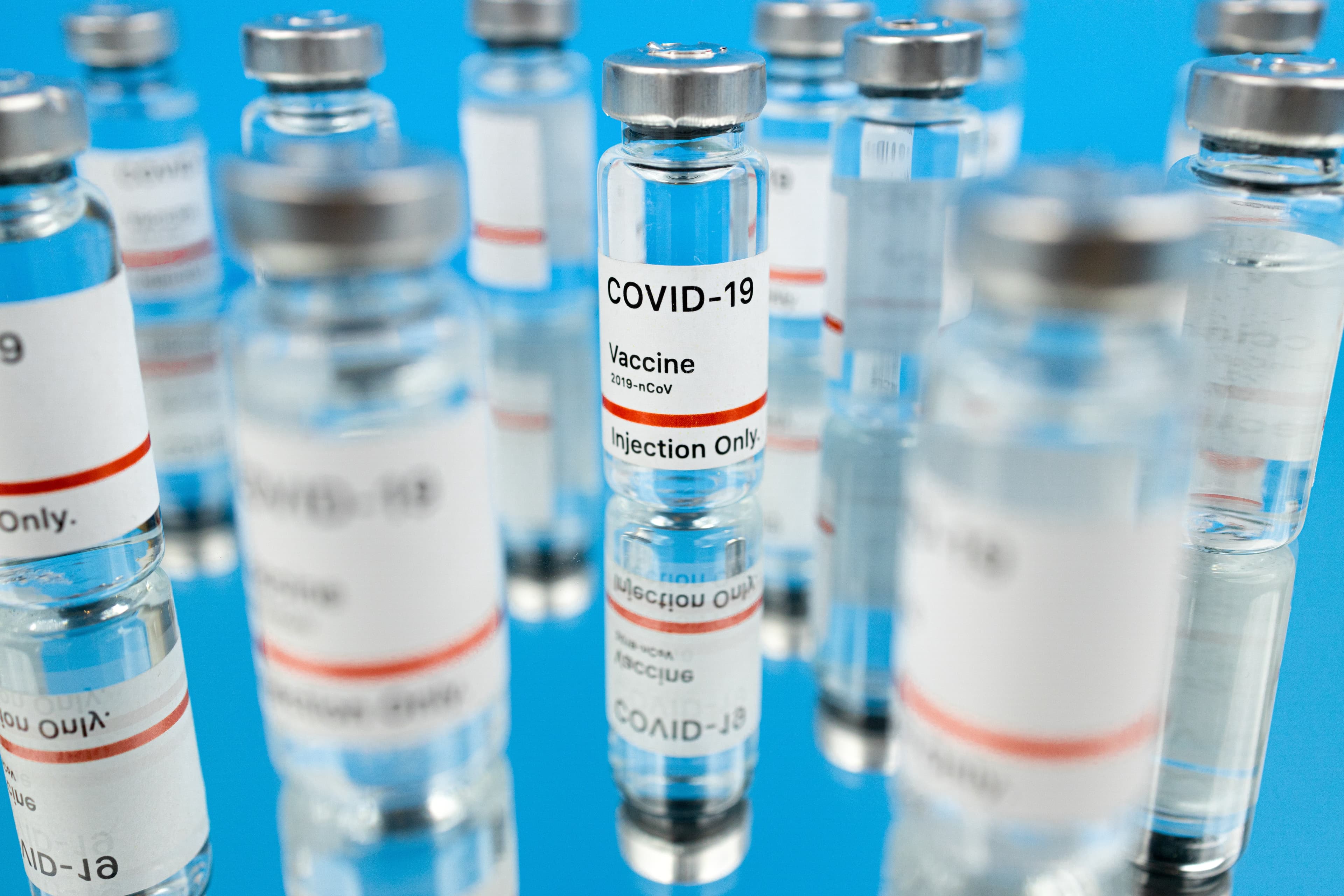 Primul vaccin COVID-19, aprobare de urgență în UE. Cine câștigă cursa?