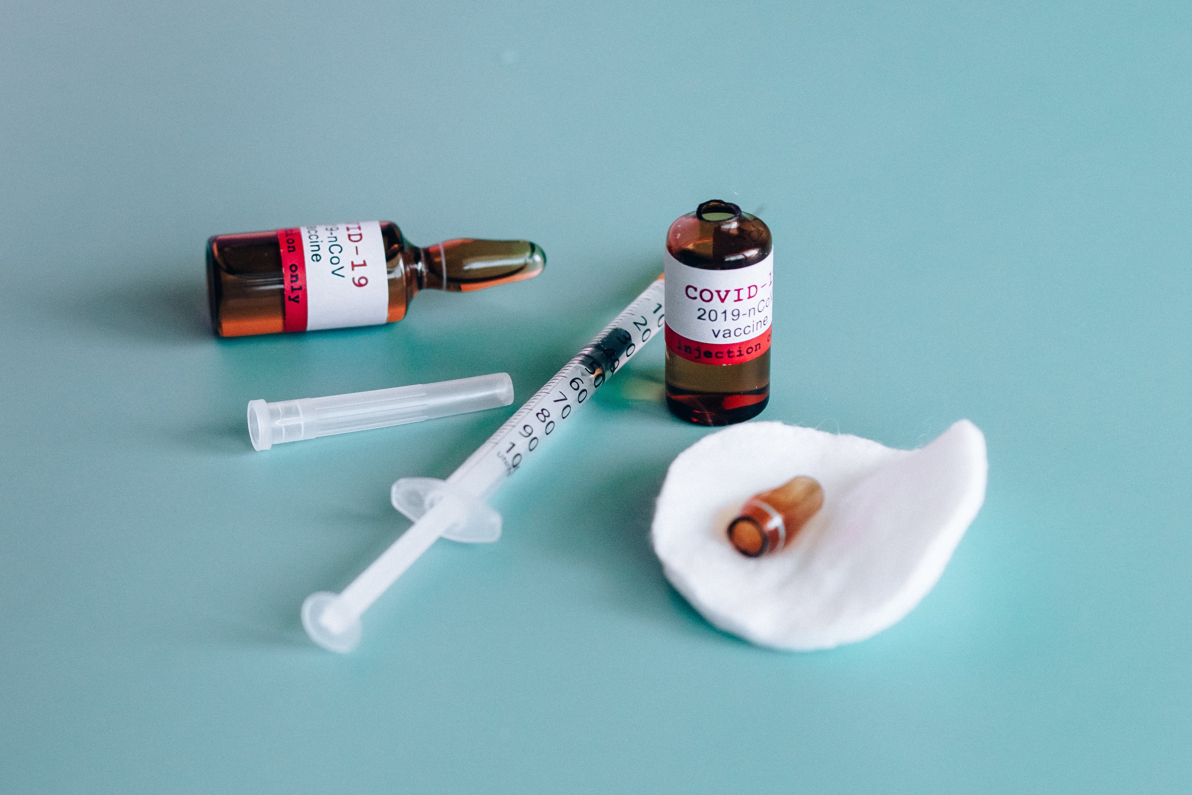 Autoritatea din UK spune ce persoane nu ar trebui să ia vaccinul Pfizer