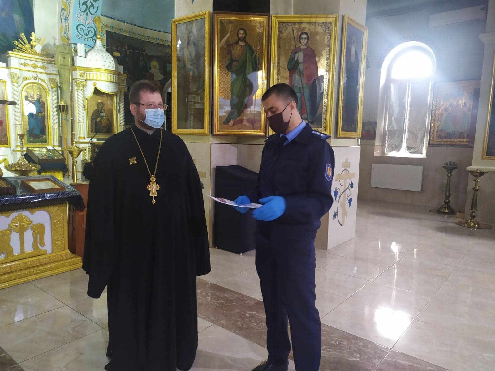 Pompierii verifică bisericile în ajun de Paște