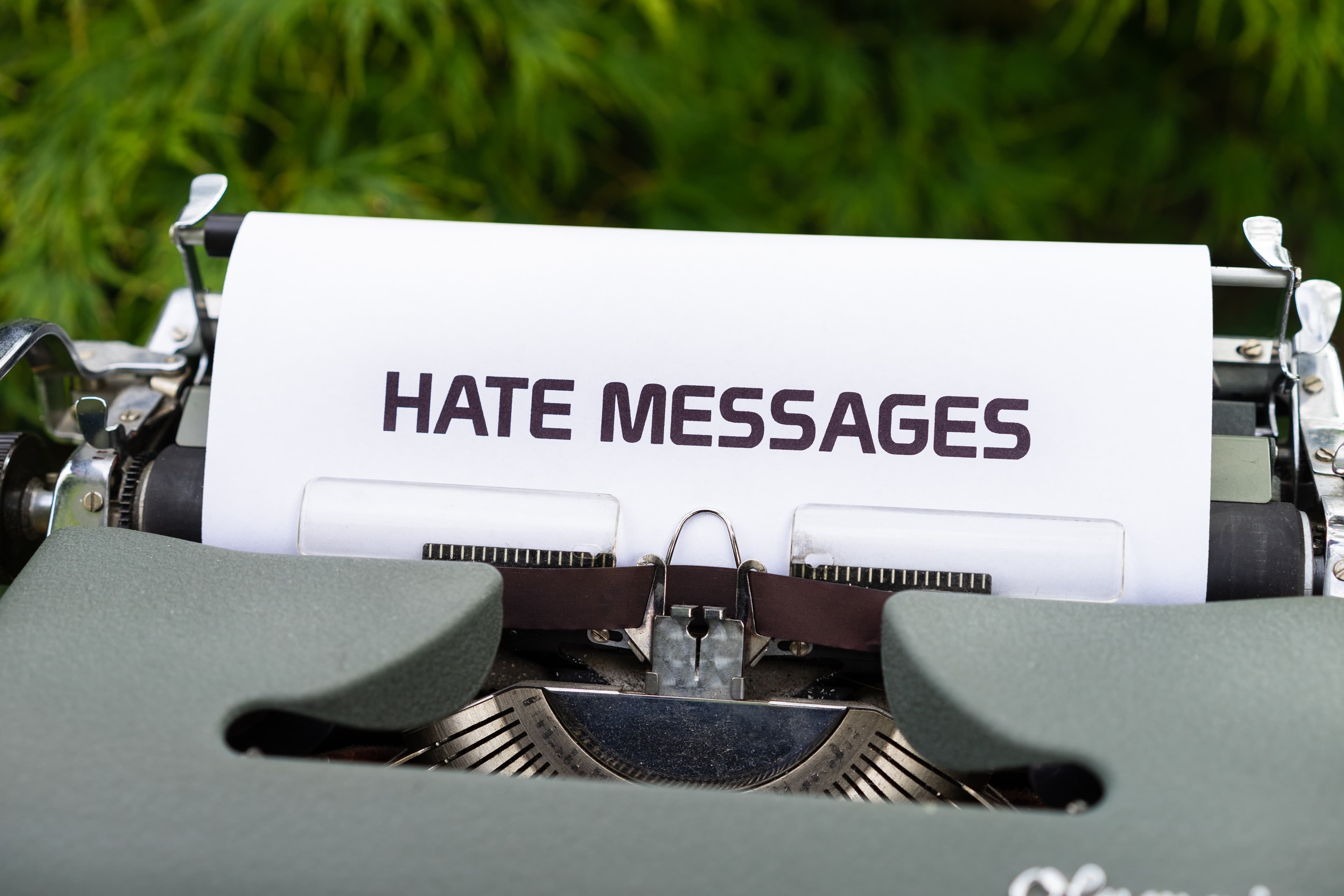 COVID a făcut UE să acționeze în cazuri de antisemitism și rasism, noi planuri de combatere online
