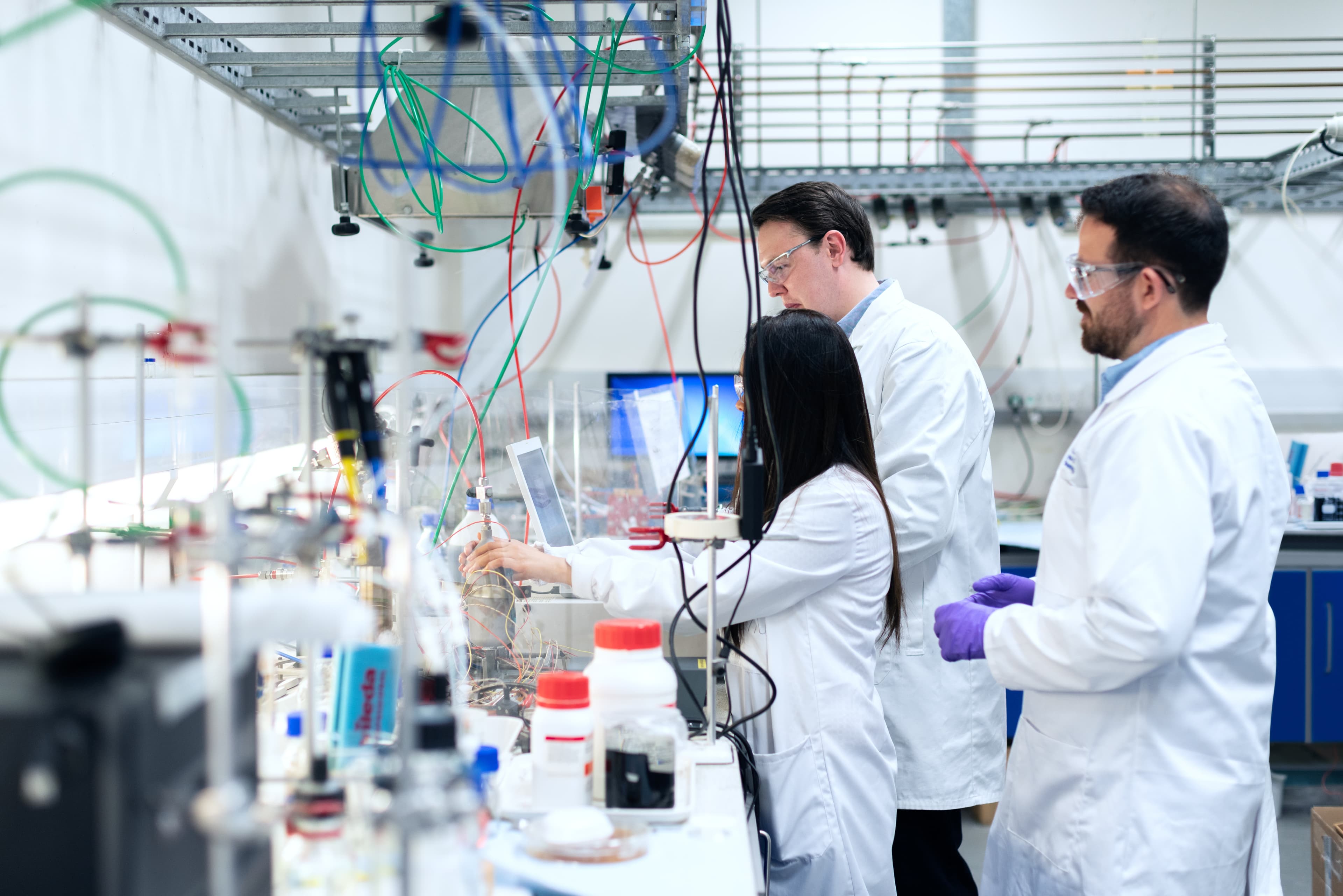 Experții din China spun că cercetarea originilor COVID-19 ar trebui să treacă la SUA