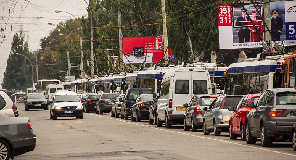 Nu avem aer curat, dar importăm câte 100 de mașini pe zi
