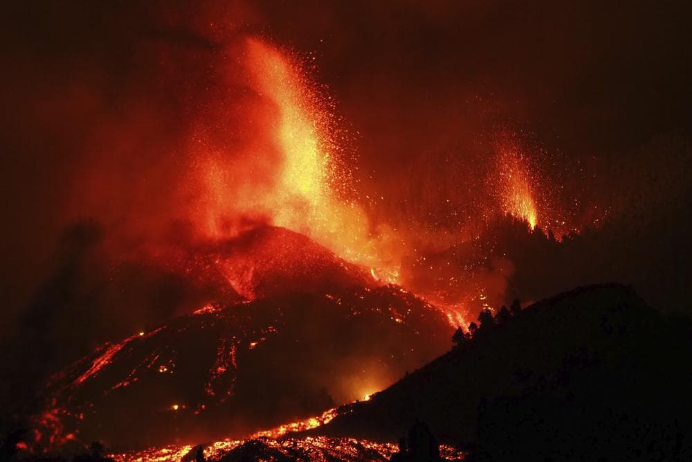 Spania: Erupția vulcanului. Râuri de lavă și mii de persoane evacuate