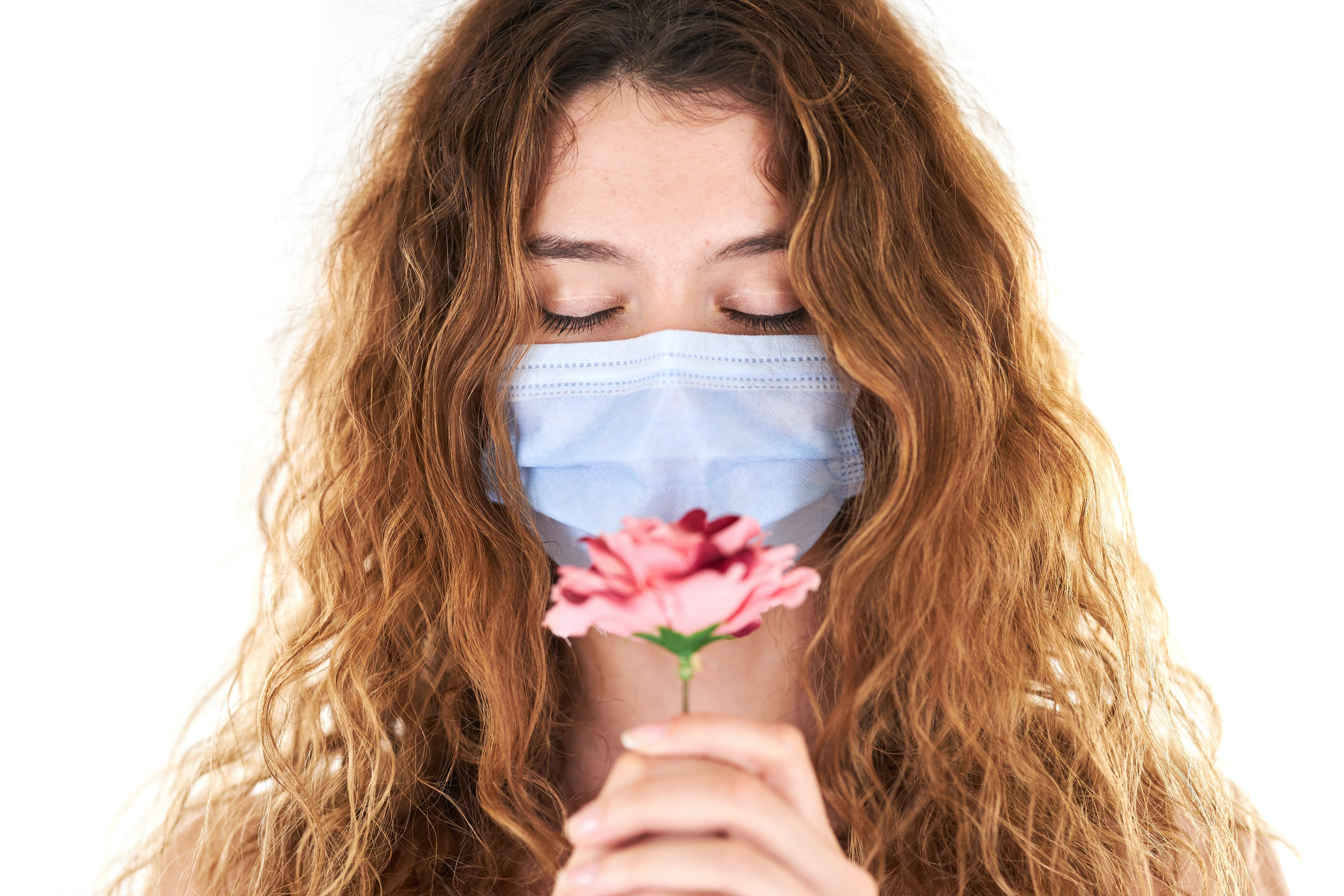 Studiu: tratament cu vitamina A pentru pierderea mirosului Covid