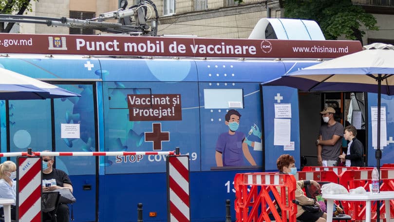 Punctele mobile de vaccinare din Chișinău continuă să activeze