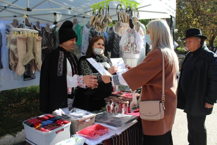 Peste 60 de meșteri populari și-au prezentat lucrările, la cea de-a VII-a ediție a Târgului Meșterilor Populari din Drochia