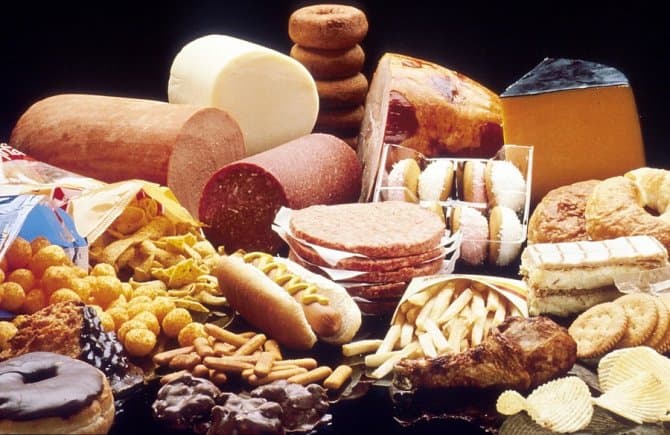 Studiu: alimentele ultra-procesate cresc riscul de hipertensiune arterială
