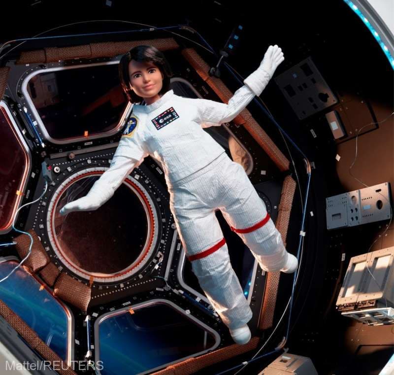 O păpuşă Barbie lansată într-un zbor la gravitaţie zero