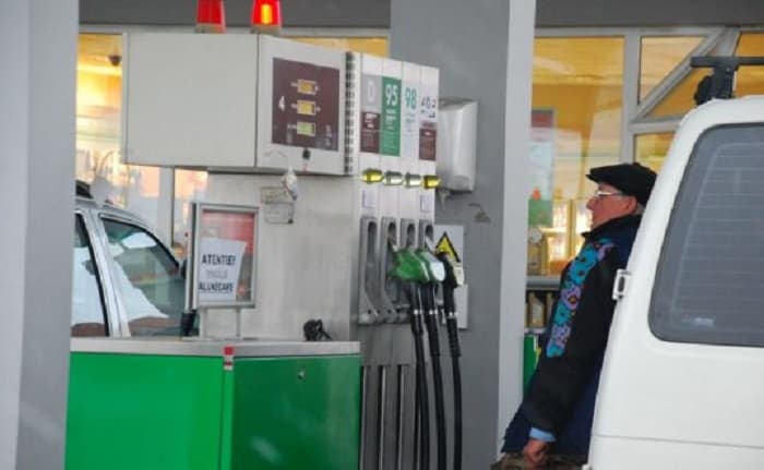 Renunțăm la mașini? Cu cât s-au scumpit azi carburanții