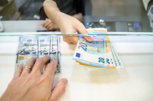 Cursul valutar pentru luni, 6 Decembrie