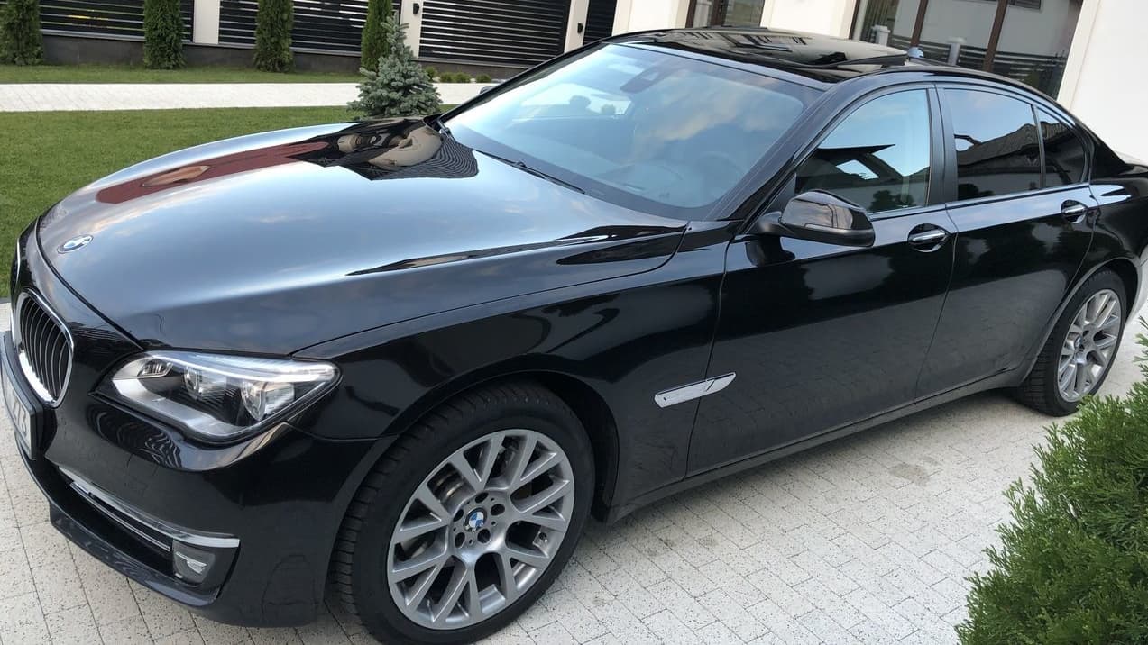 Un moldovean schimbă un BMW pe 200 tone de porumb