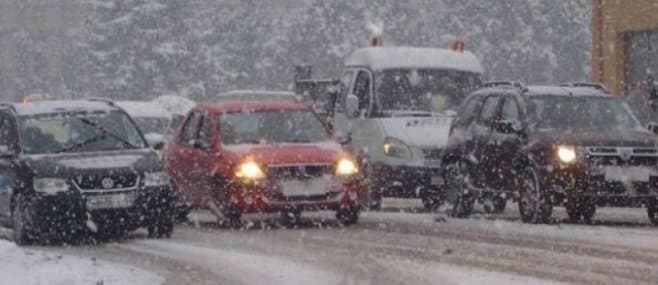 În ajun de Bobotează, ninge peste Moldova