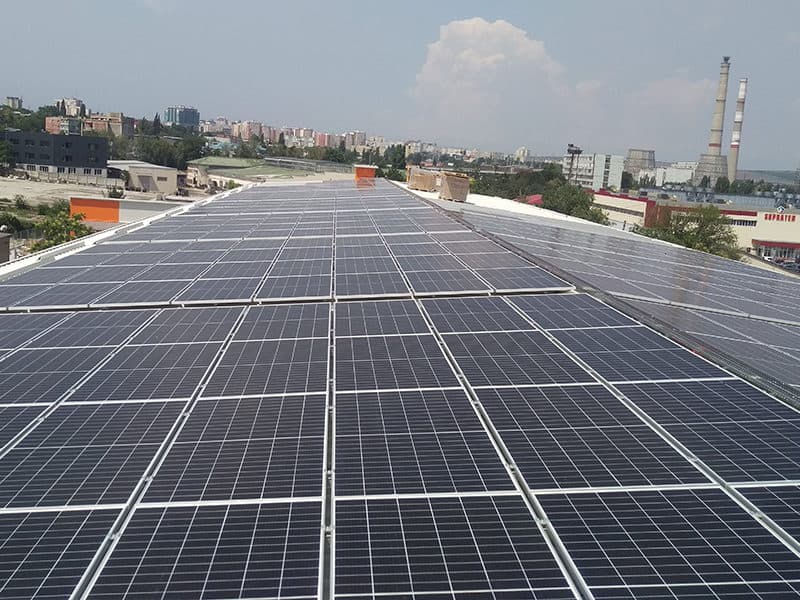 Instalație fotovoltaică ce produce peste 100 de kW pe zi