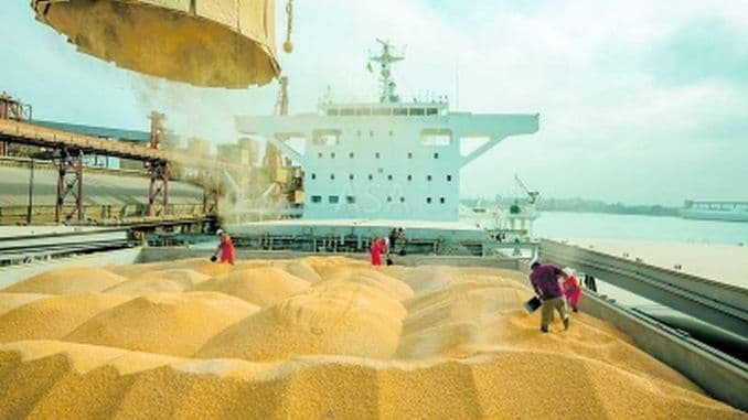 Rusia suspendă exporturile de cereale