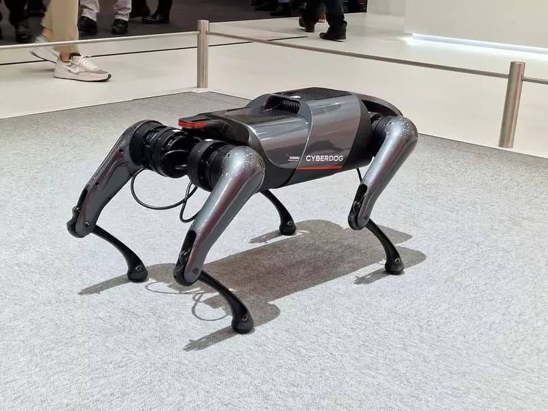 A fost expus un câine robotic la standul de la târgul MWC Barcelona
