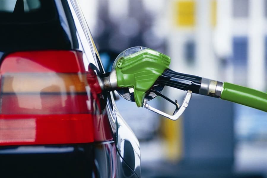 Cât vor costa vineri motorina și benzina?