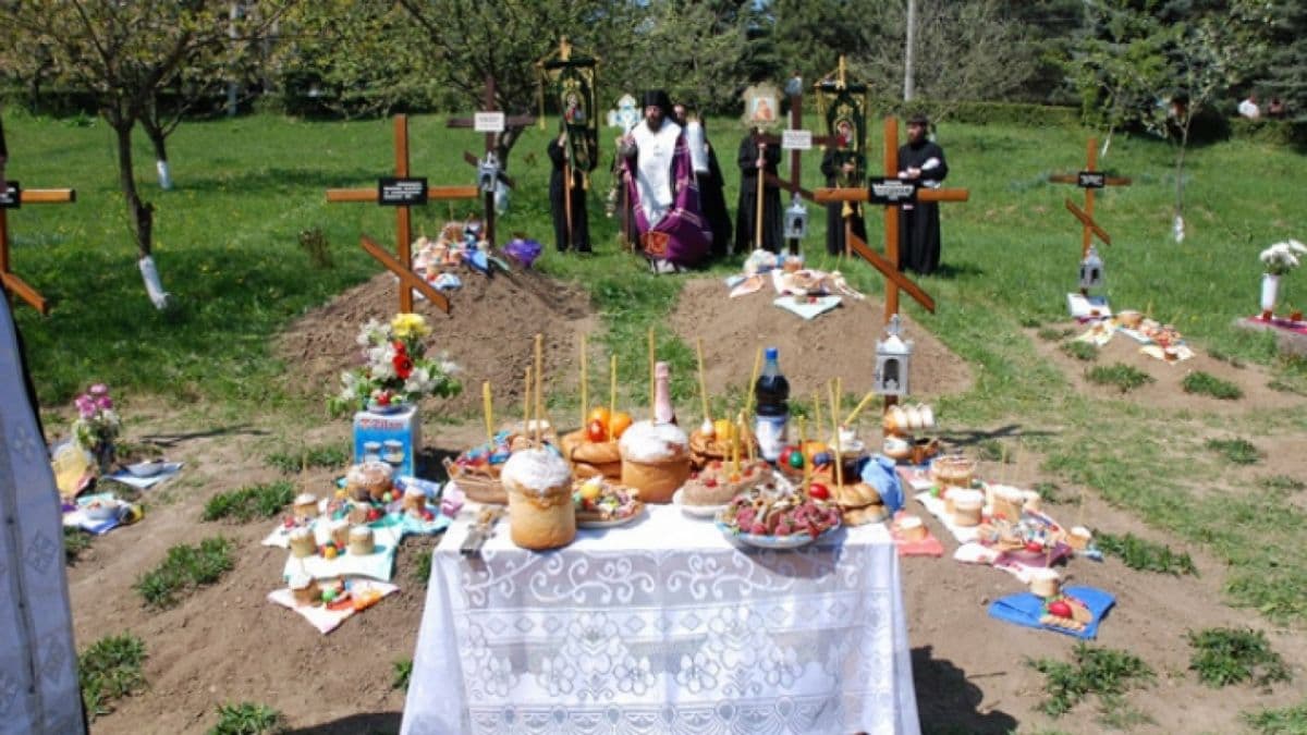 Să pomenim morții, dar fără alcool și pomene scumpe