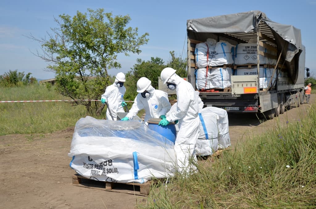 Peste 60 de tone de pesticide vechi au fost pregătite pentru a fi nimicite