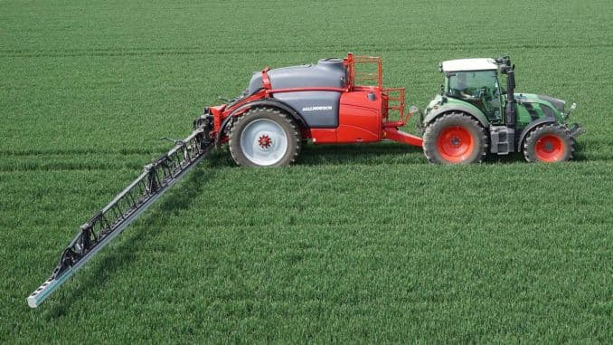 Când trebuie aplicate tratamentele agricole, dimineața sau seara?