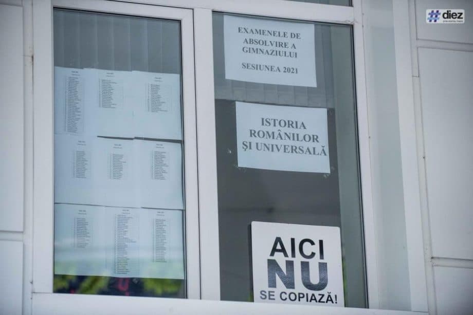 Circa 29.900 de absolvenți au scris examenul la matematică