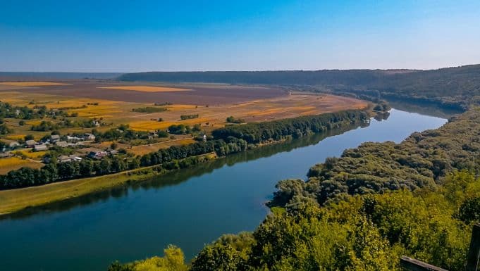 Vor navigație pe Nistru sau să fure nisip și prundiș?