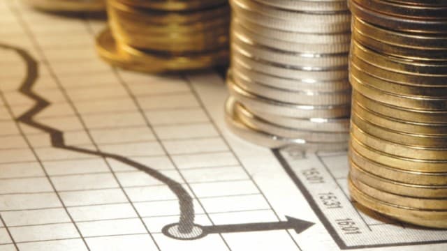 Cifra de afaceri în comerţ şi servicii s-a micșorat
