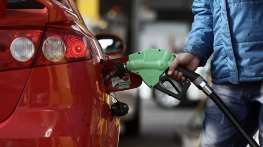 Benzina se scumpește