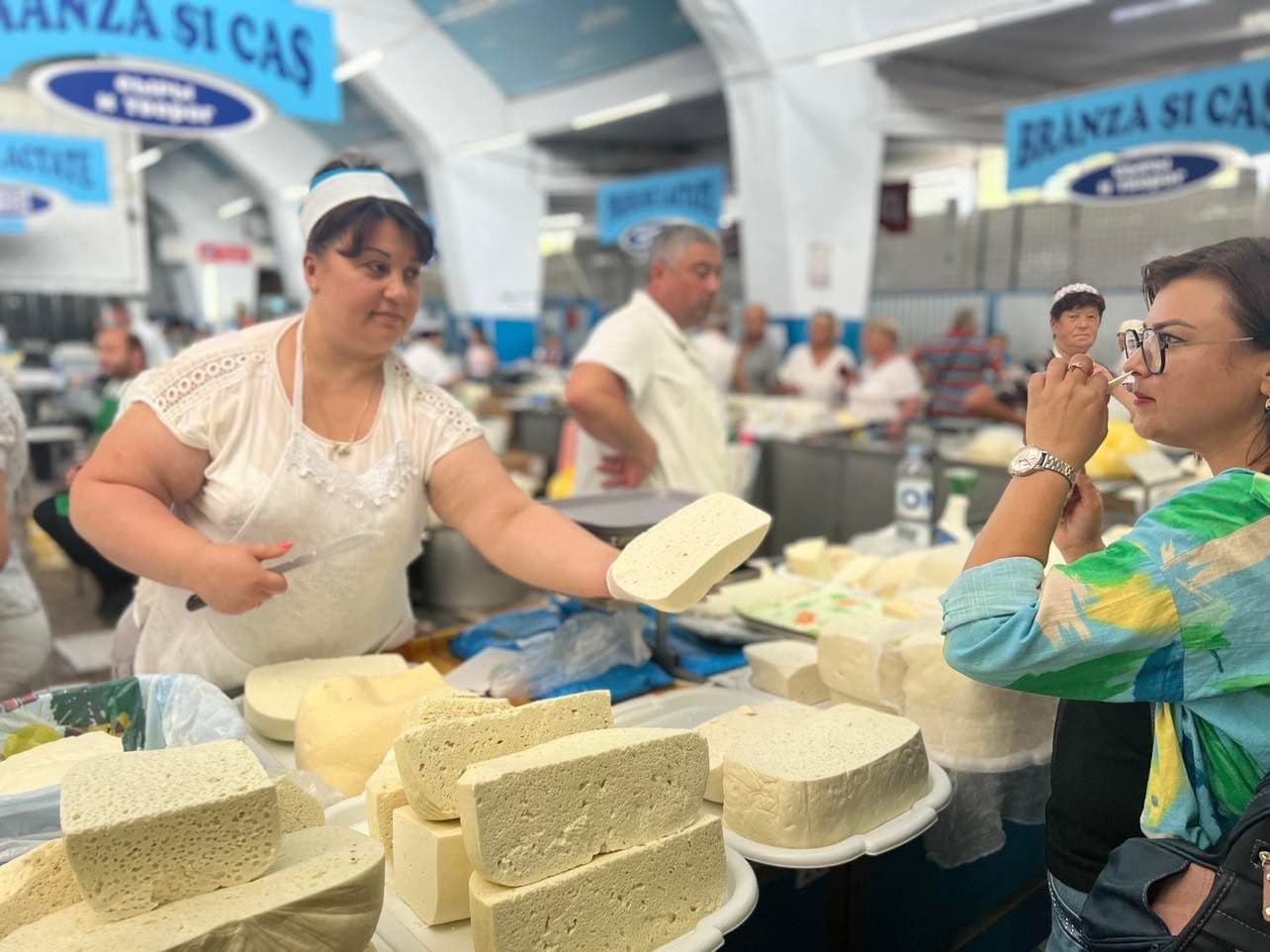 Comercianții de lactate, revoltați de noua lege