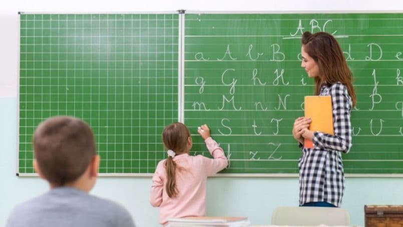 La început de an școlar, mai este nevoie de 2000 de cadre didactice
