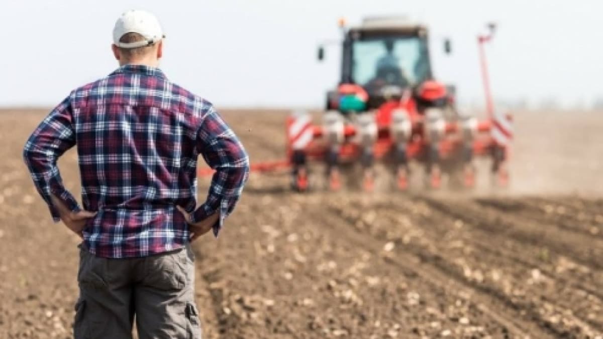 100.000 de ferme închise în Franța, jumătate de milion de fermieri ies din sistem