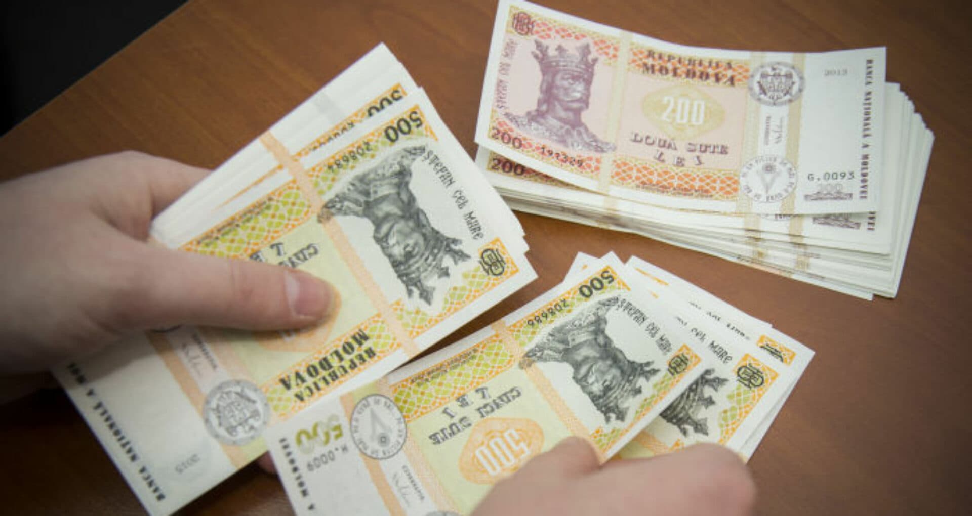 Salarii mai mari pentru angajații bugetari