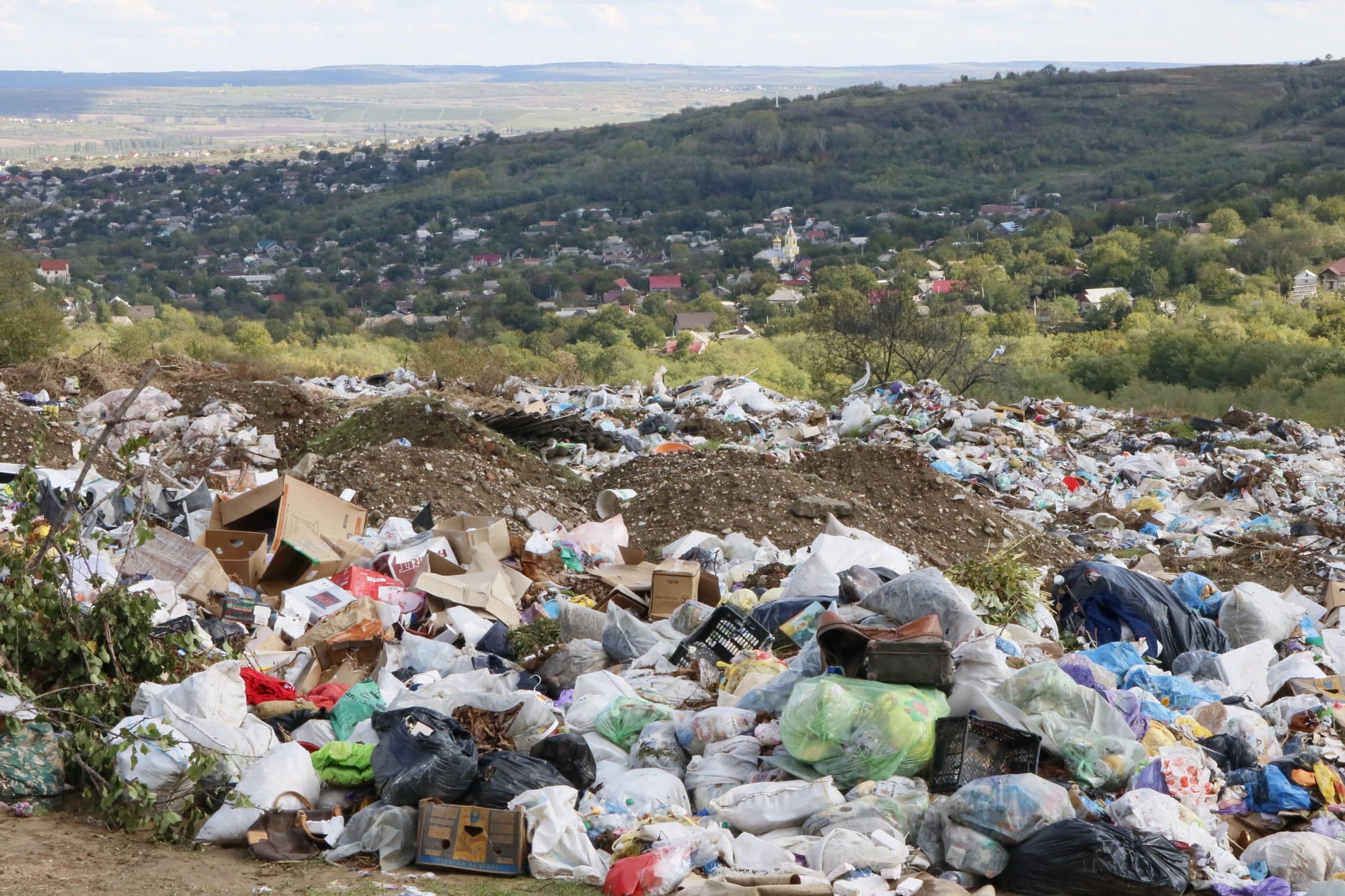 Lumea riscă un colaps ecologic din cauza deșeurilor de plastic, avertizează experții