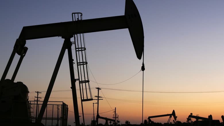 Prețul barilului petrolului Brent a scăzut sub 90 de dolari