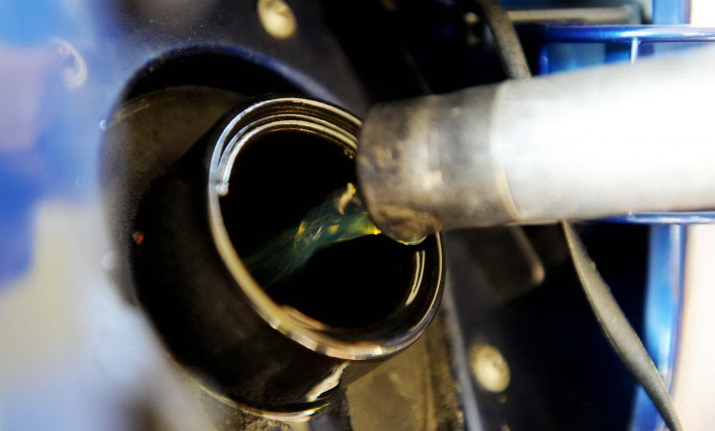 Costul benzinei va crește, iar cel al motorinei va scădea cu câțiva bani