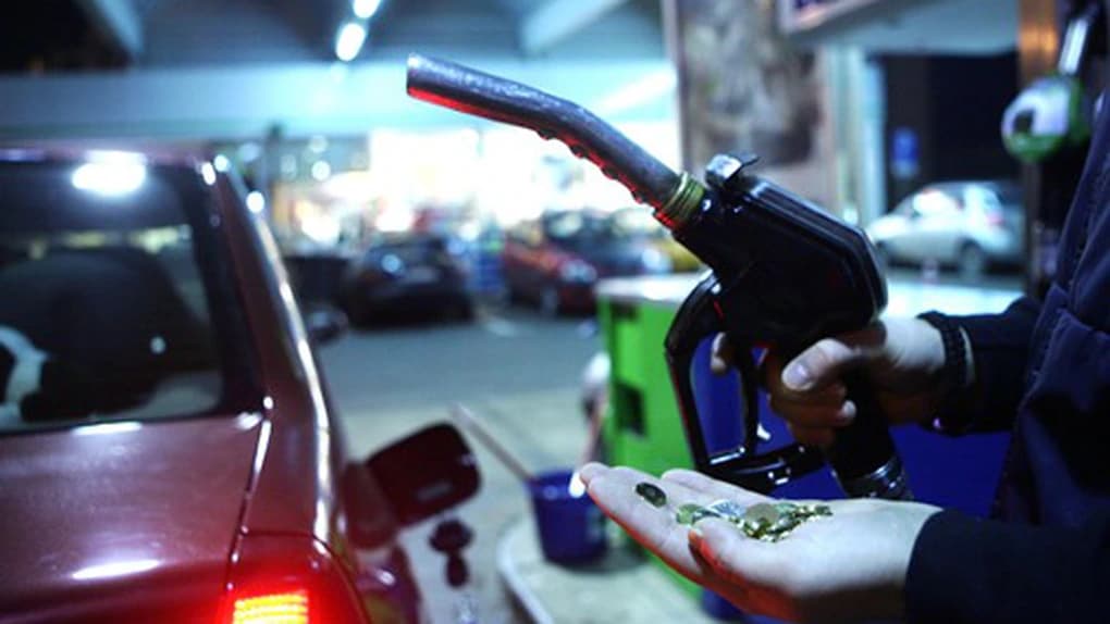 Prețul benzinei va crește, iar cel al motorinei rămâne neschimbat