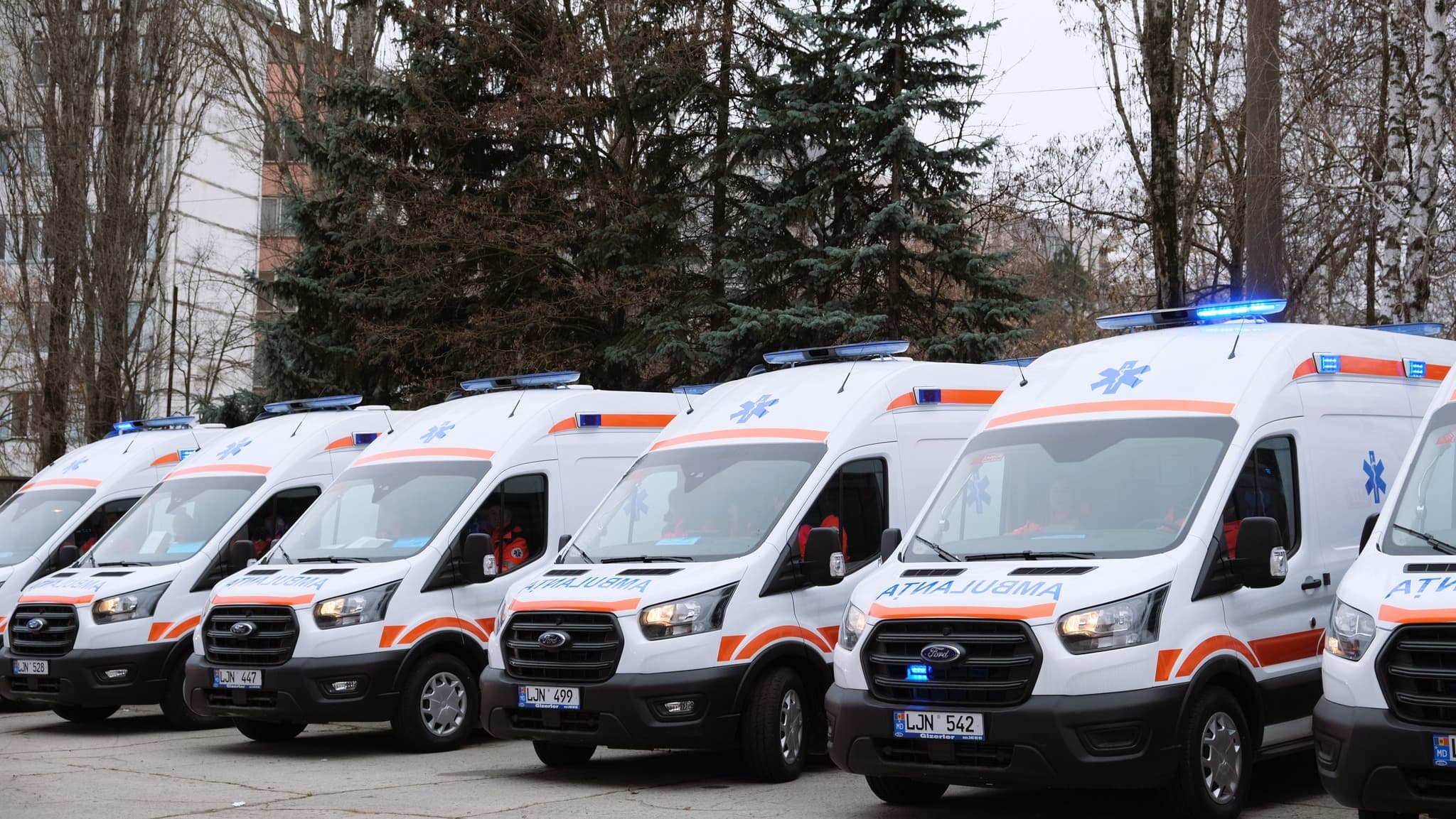 24 ambulanțe au fost repartizate echipelor de asistență medicală