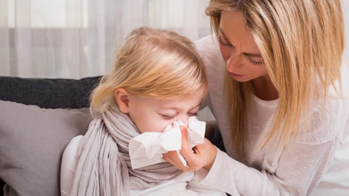 Peste 7.600 de cazuri de gripă și viroze în școli și grădinițe