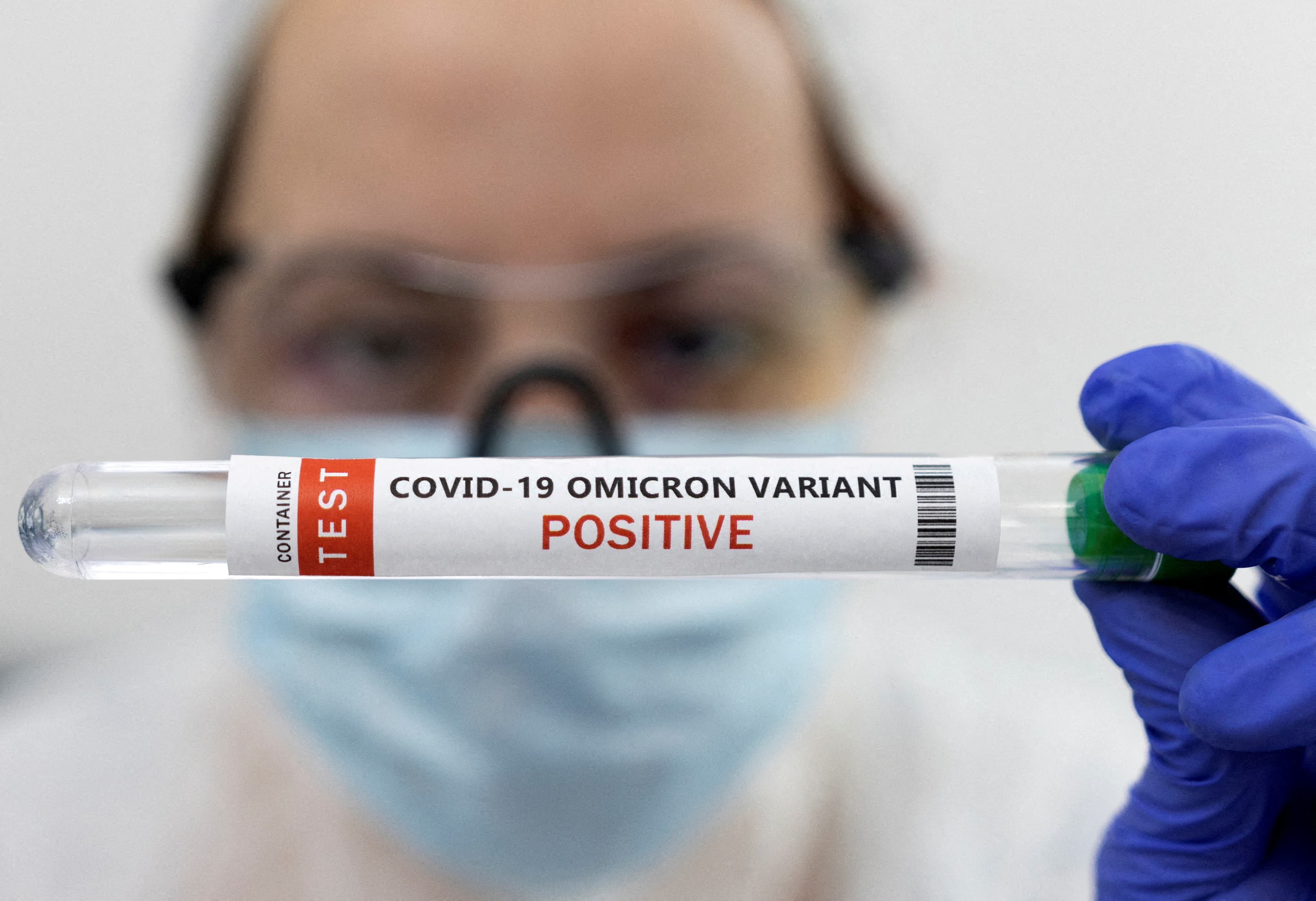 Variantă omicron, confirmată în alte 16 cazuri