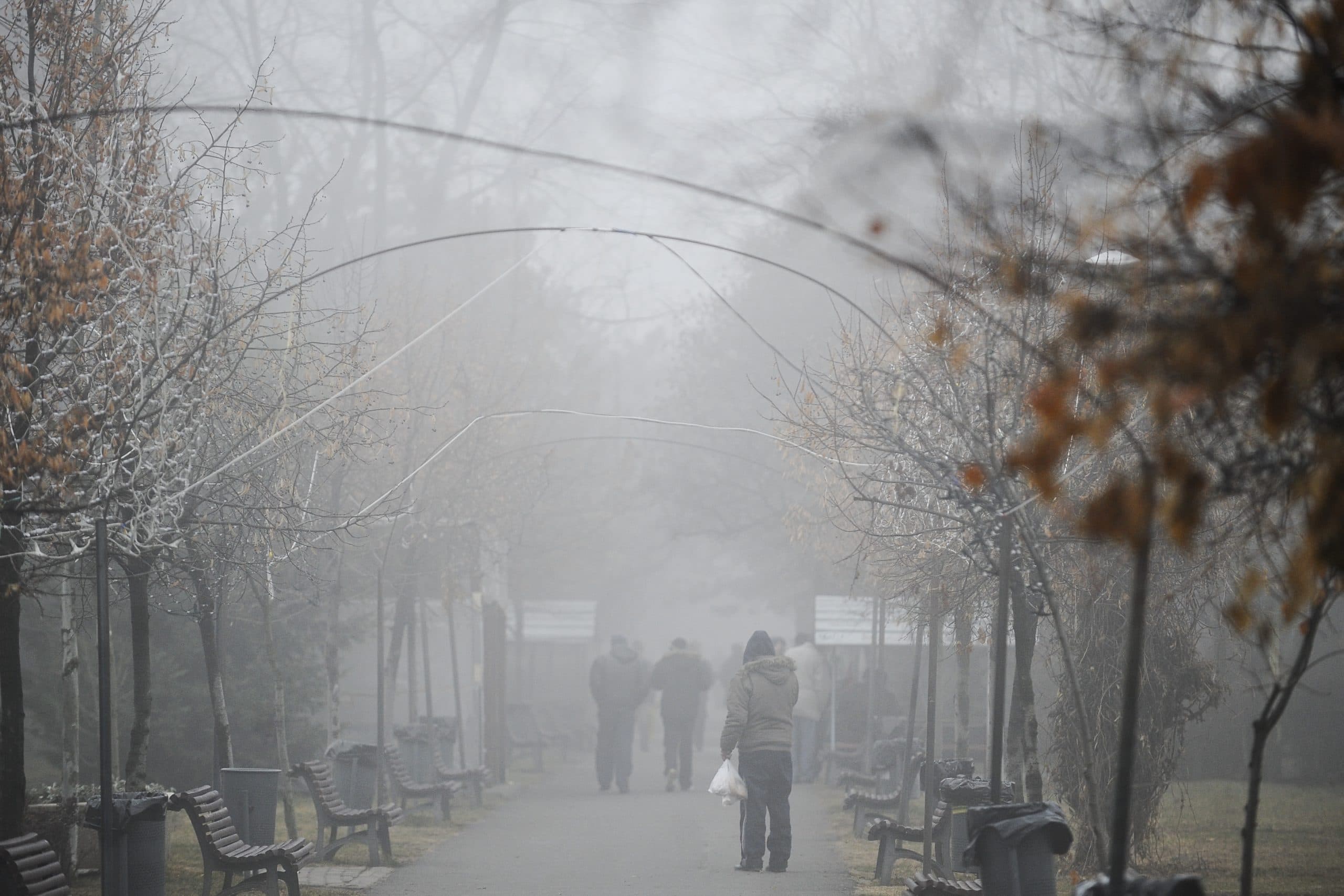 Cer înnorat și valori termice negative, prognozează sinopticienii