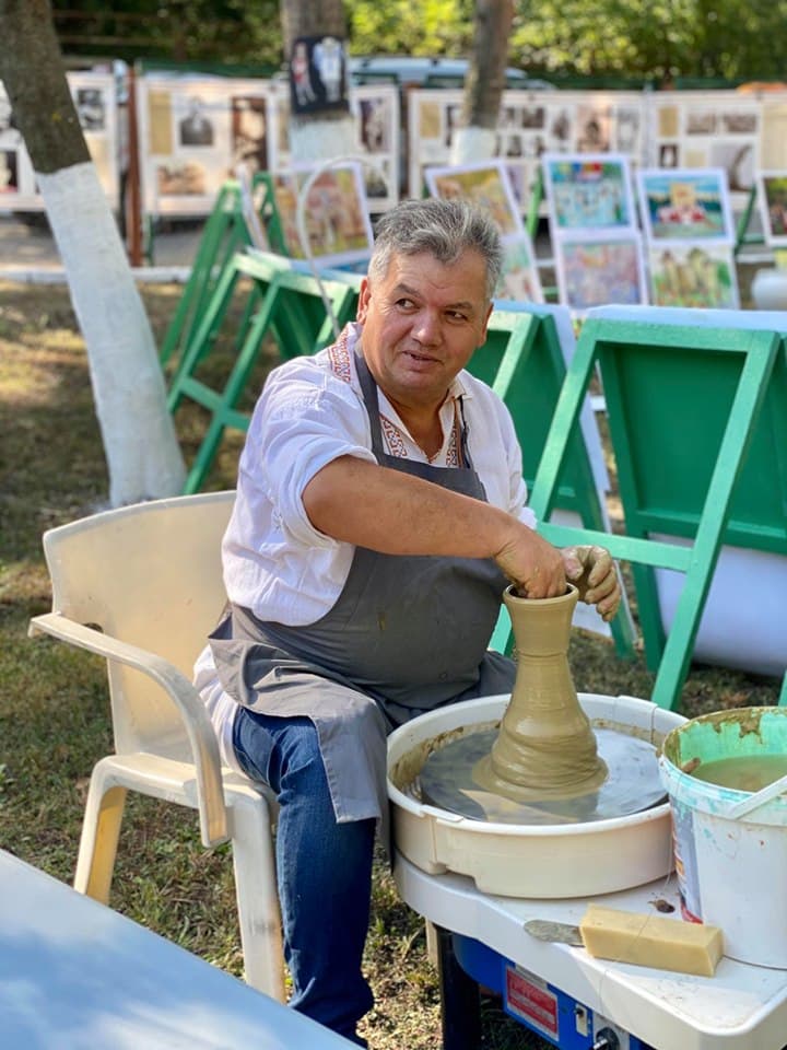 Iurie CUCUETU: „A fi ceramist și olar este și pasiune, și har”